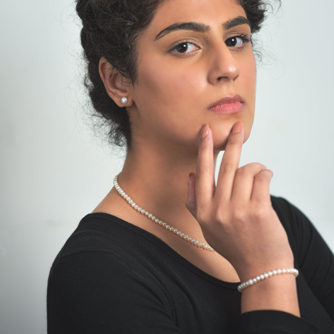 Pearl Necklace, Bracelet  and Pearl Studs