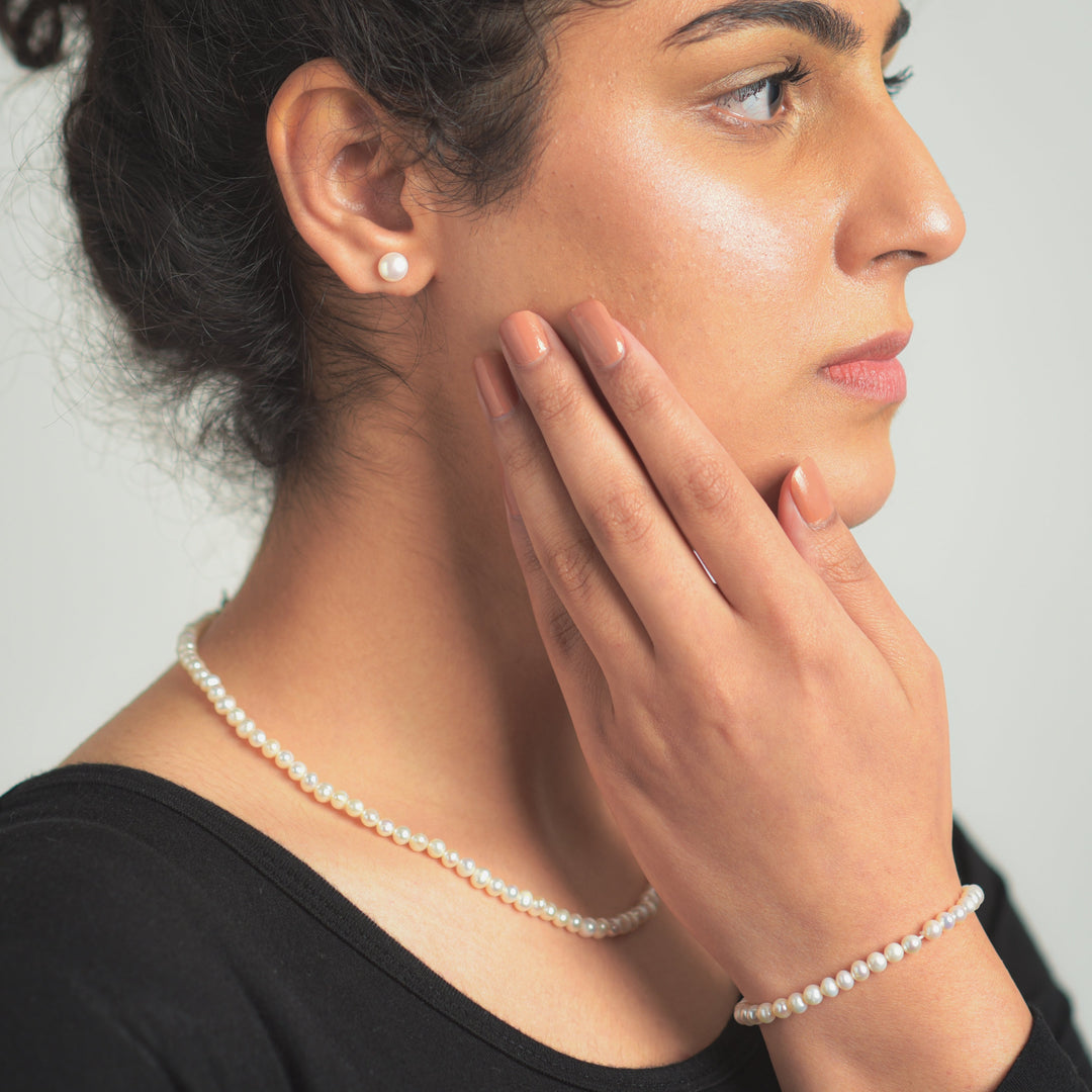 Pearl Necklace, Bracelet  and Pearl Studs