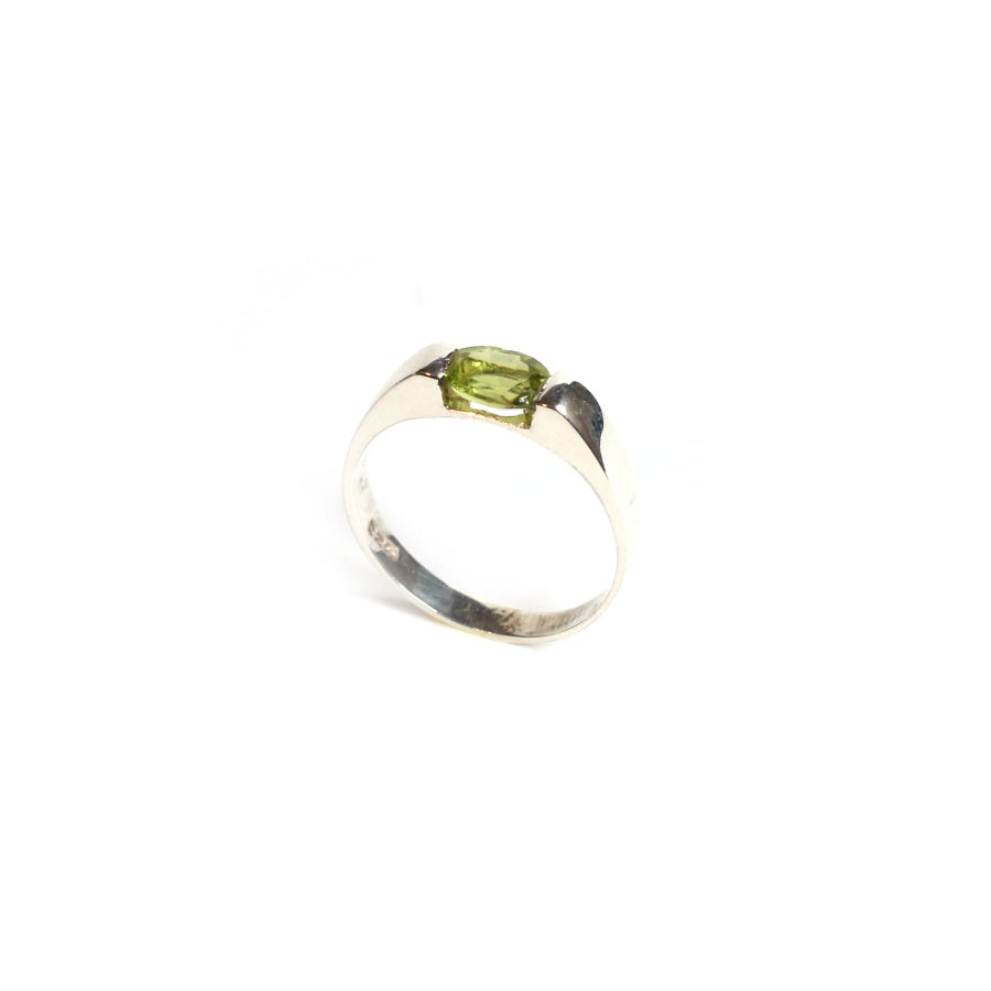 Solitaire Peridot Band